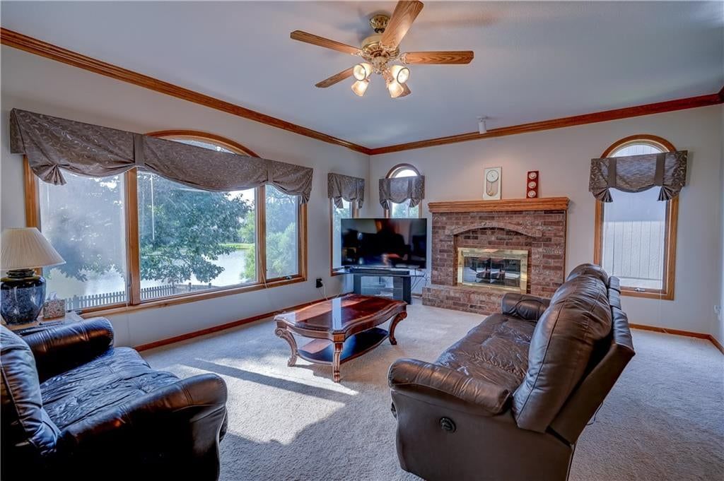 Photo 12 of 60 - 512 Canterbury Lane, Lee's Summit, MO 64063