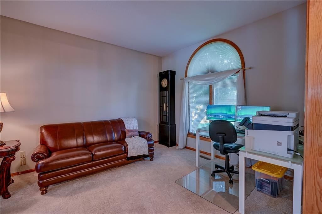 Photo 18 of 60 - 512 Canterbury Lane, Lee's Summit, MO 64063