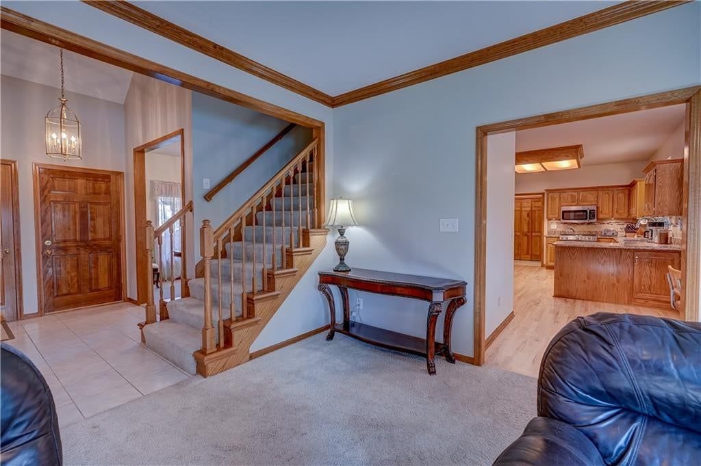 Photo 19 of 60 - 512 Canterbury Lane, Lee's Summit, MO 64063
