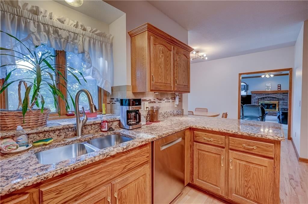 Photo 25 of 60 - 512 Canterbury Lane, Lee's Summit, MO 64063