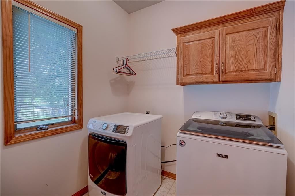Photo 28 of 60 - 512 Canterbury Lane, Lee's Summit, MO 64063