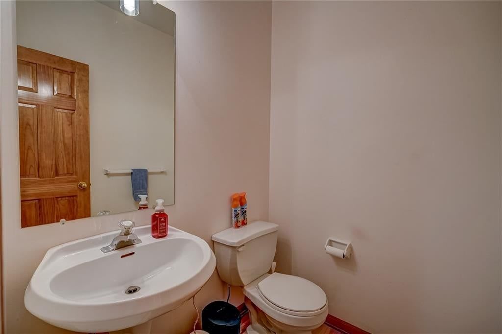 Photo 30 of 60 - 512 Canterbury Lane, Lee's Summit, MO 64063