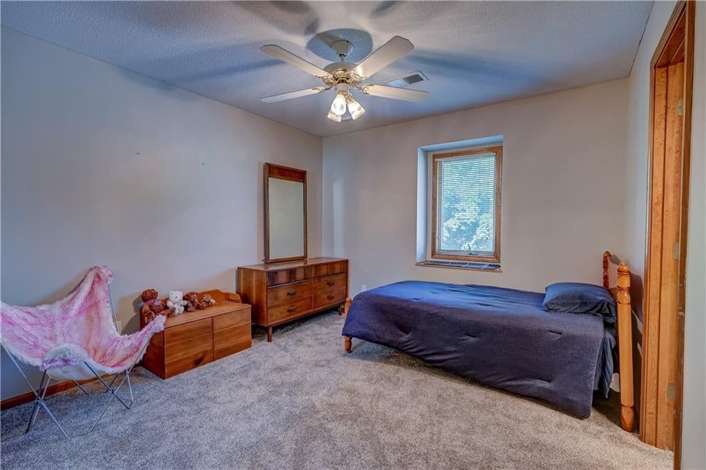 Photo 32 of 60 - 512 Canterbury Lane, Lee's Summit, MO 64063