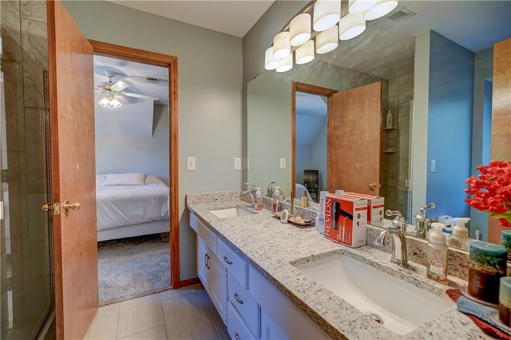 Photo 34 of 60 - 512 Canterbury Lane, Lee's Summit, MO 64063