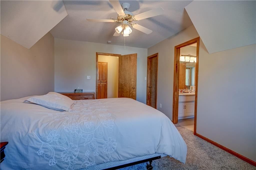 Photo 36 of 60 - 512 Canterbury Lane, Lee's Summit, MO 64063