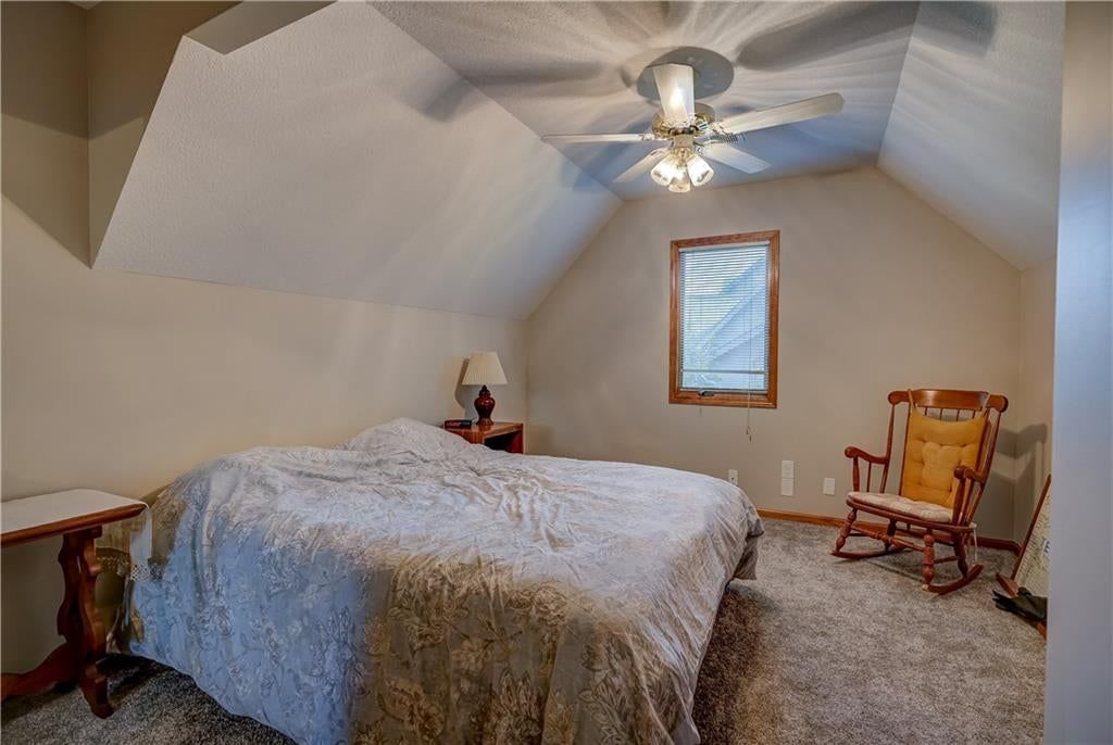 Photo 38 of 60 - 512 Canterbury Lane, Lee's Summit, MO 64063