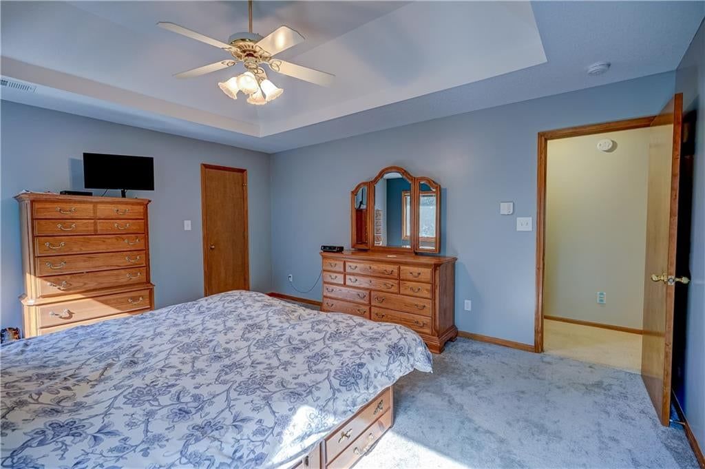 Photo 42 of 60 - 512 Canterbury Lane, Lee's Summit, MO 64063