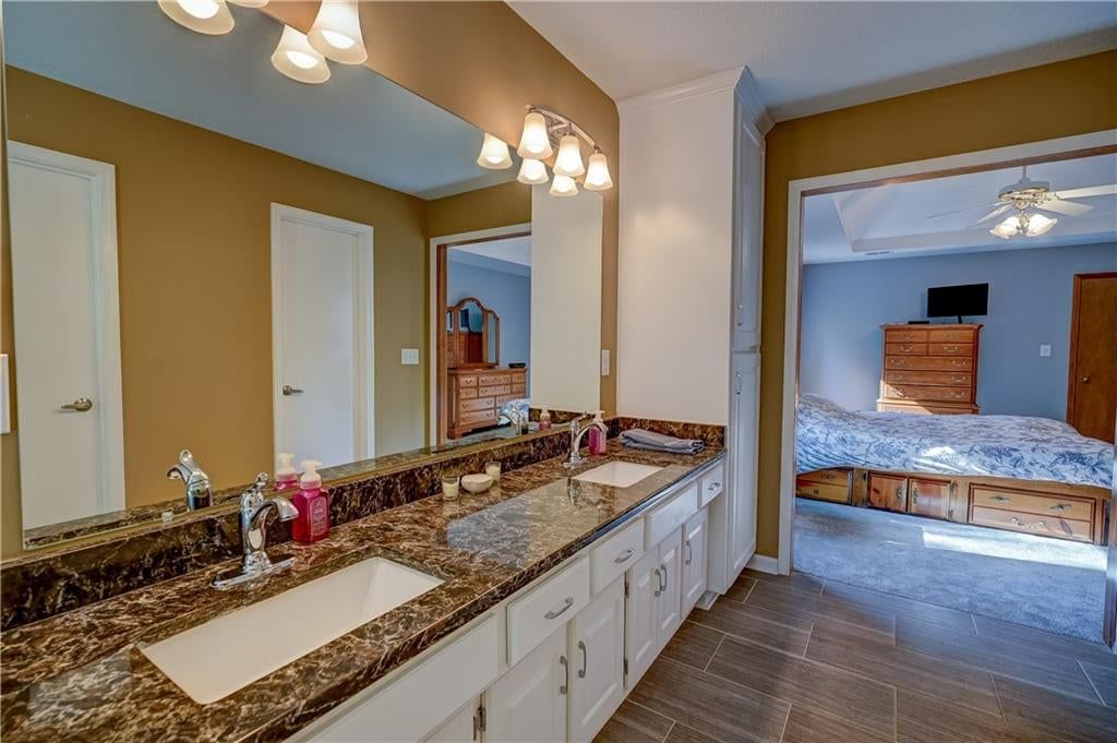 Photo 47 of 60 - 512 Canterbury Lane, Lee's Summit, MO 64063