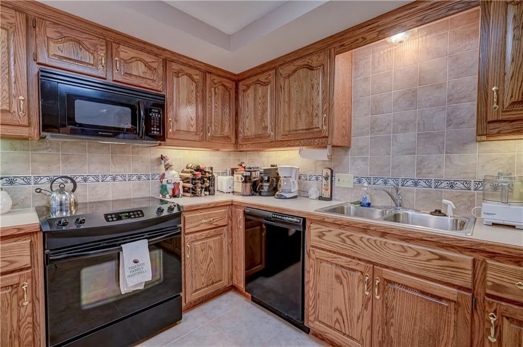 Photo 49 of 60 - 512 Canterbury Lane, Lee's Summit, MO 64063