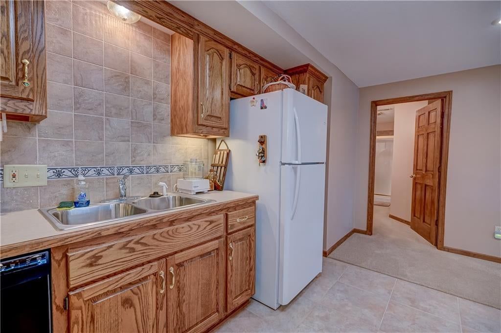 Photo 50 of 60 - 512 Canterbury Lane, Lee's Summit, MO 64063