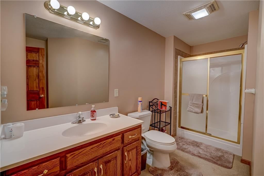 Photo 52 of 60 - 512 Canterbury Lane, Lee's Summit, MO 64063