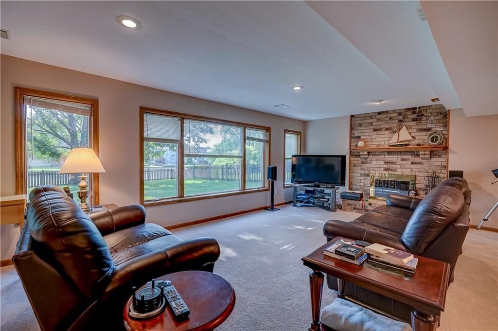 Photo 53 of 60 - 512 Canterbury Lane, Lee's Summit, MO 64063