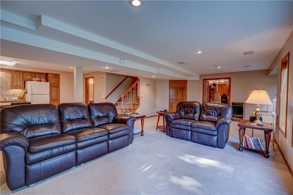 Photo 54 of 60 - 512 Canterbury Lane, Lee's Summit, MO 64063