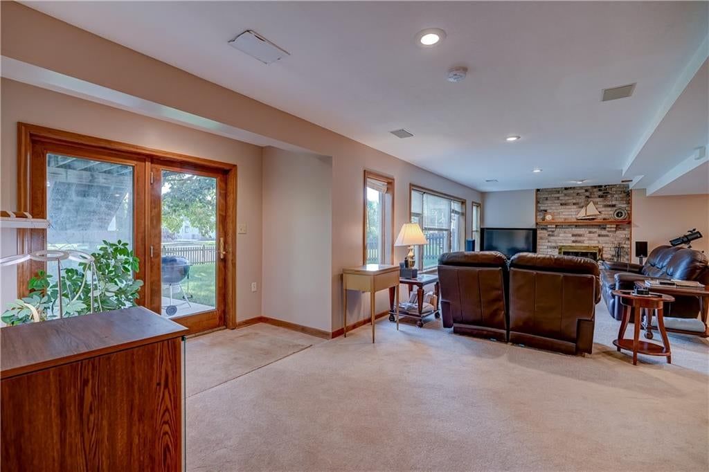 Photo 57 of 60 - 512 Canterbury Lane, Lee's Summit, MO 64063