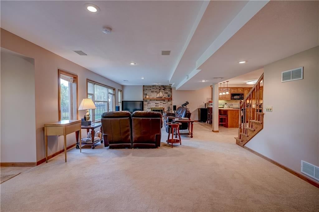 Photo 58 of 60 - 512 Canterbury Lane, Lee's Summit, MO 64063