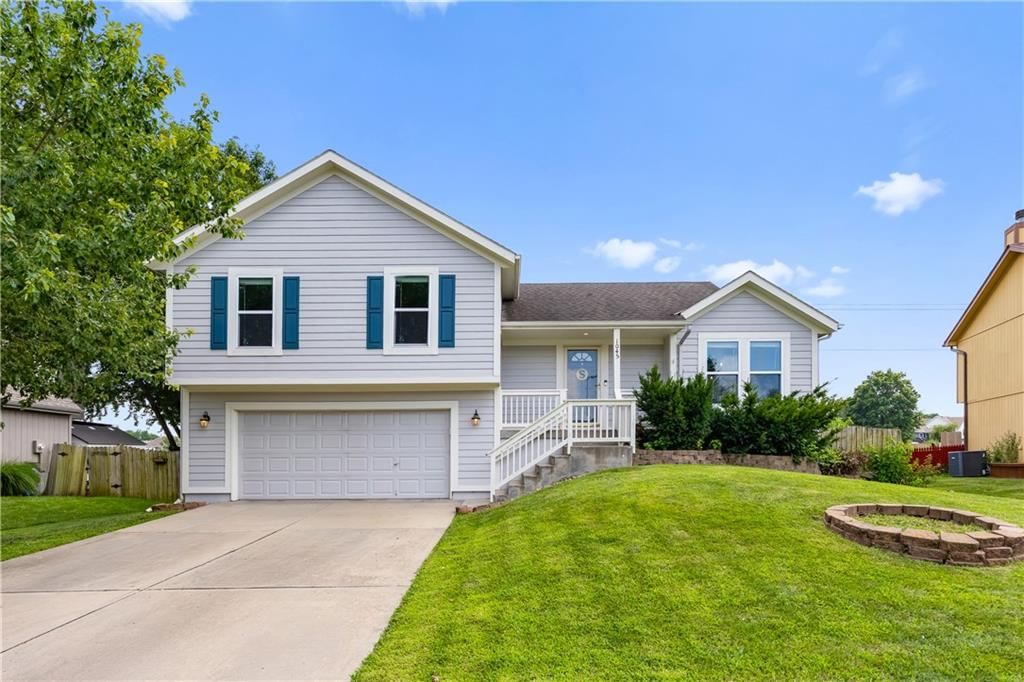 1045 E PUMPKIN RIDGE Street — photo 1
