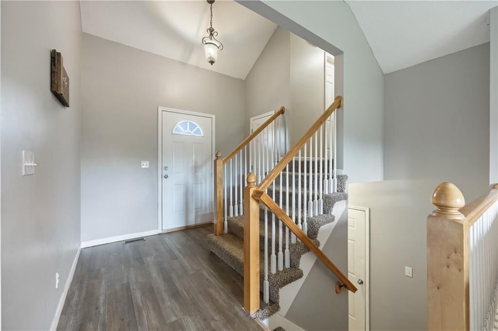 1045 E PUMPKIN RIDGE Street — photo 3