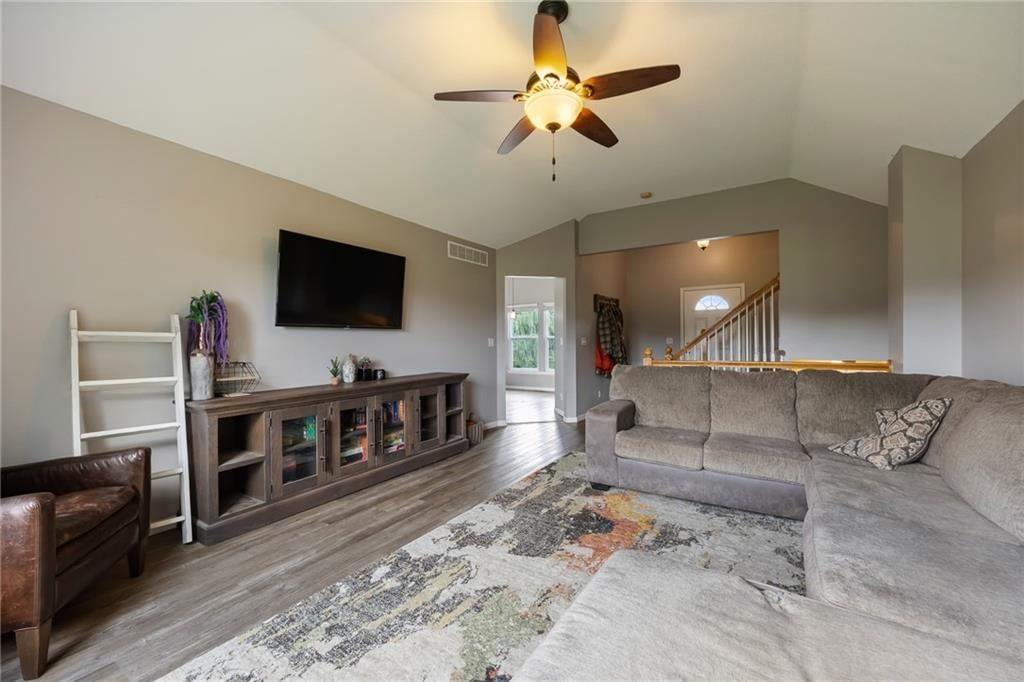1045 E PUMPKIN RIDGE Street — photo 5