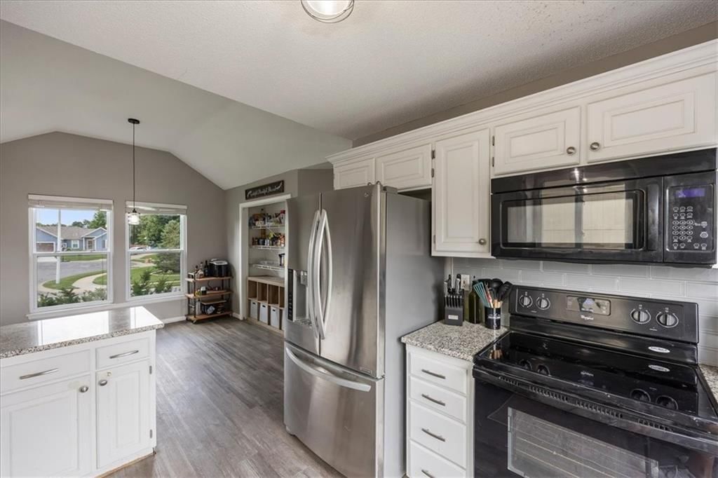 1045 E PUMPKIN RIDGE Street — photo 7