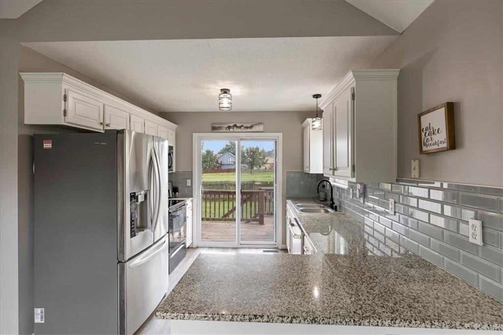 1045 E PUMPKIN RIDGE Street — photo 9