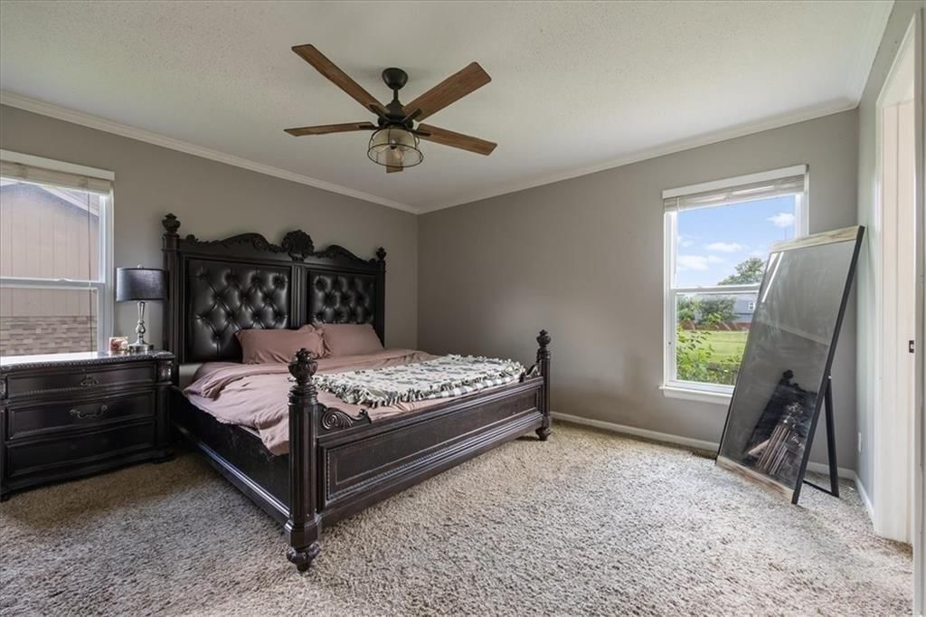 1045 E PUMPKIN RIDGE Street — photo 10