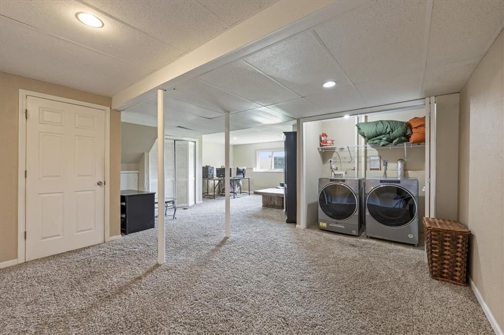 1045 E PUMPKIN RIDGE Street — photo 18
