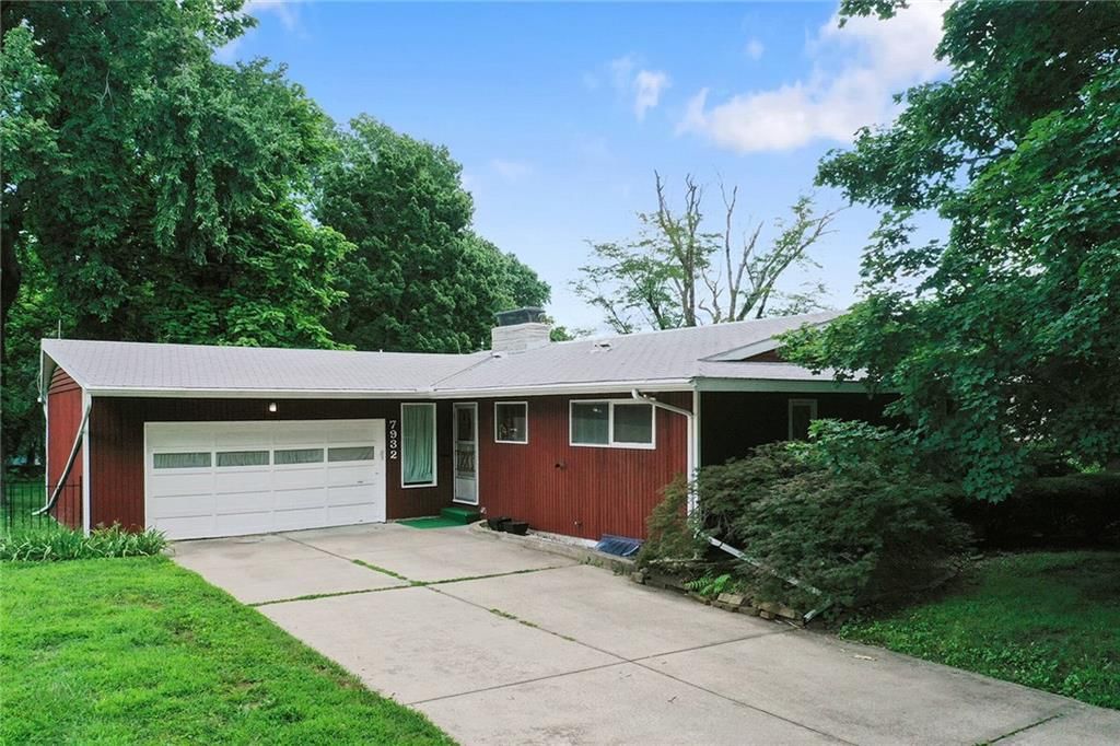 7932 Shawnee Drive, Overland Park, KS