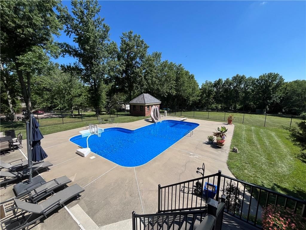 4402 NW Bittersweet Lane — photo 2