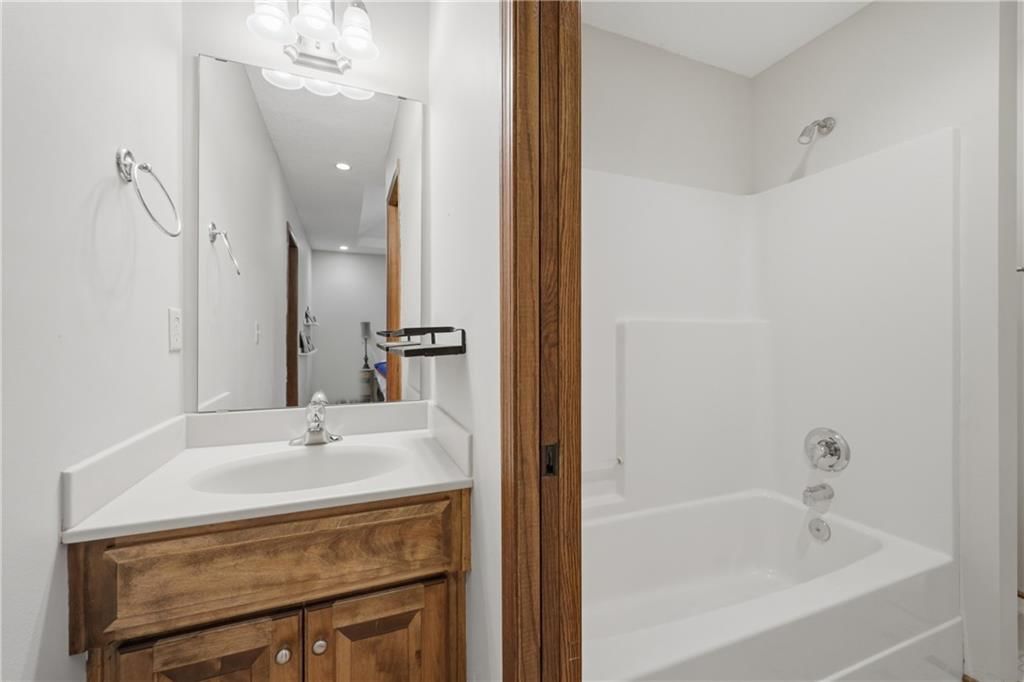 4402 NW Bittersweet Lane — photo 40