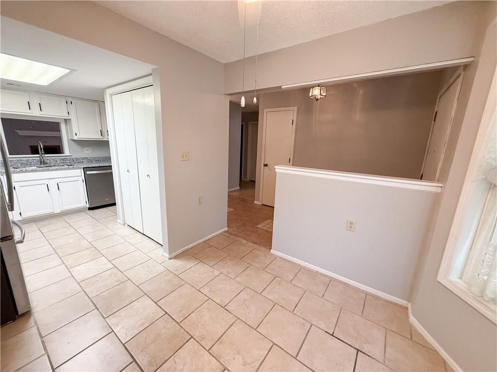 1303 W Stone Boulevard — photo 4