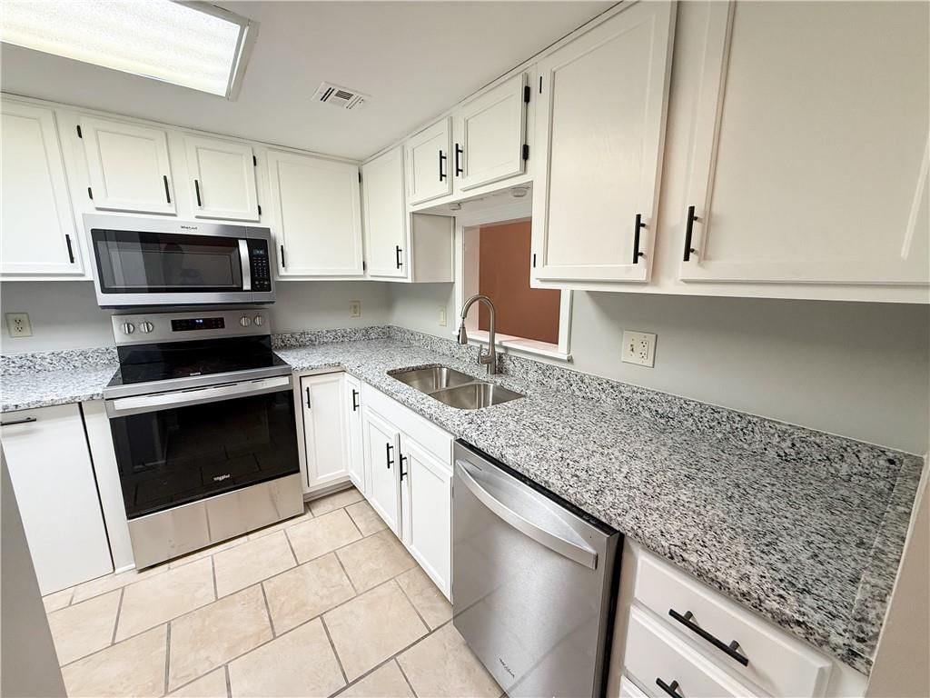 1303 W Stone Boulevard — photo 7