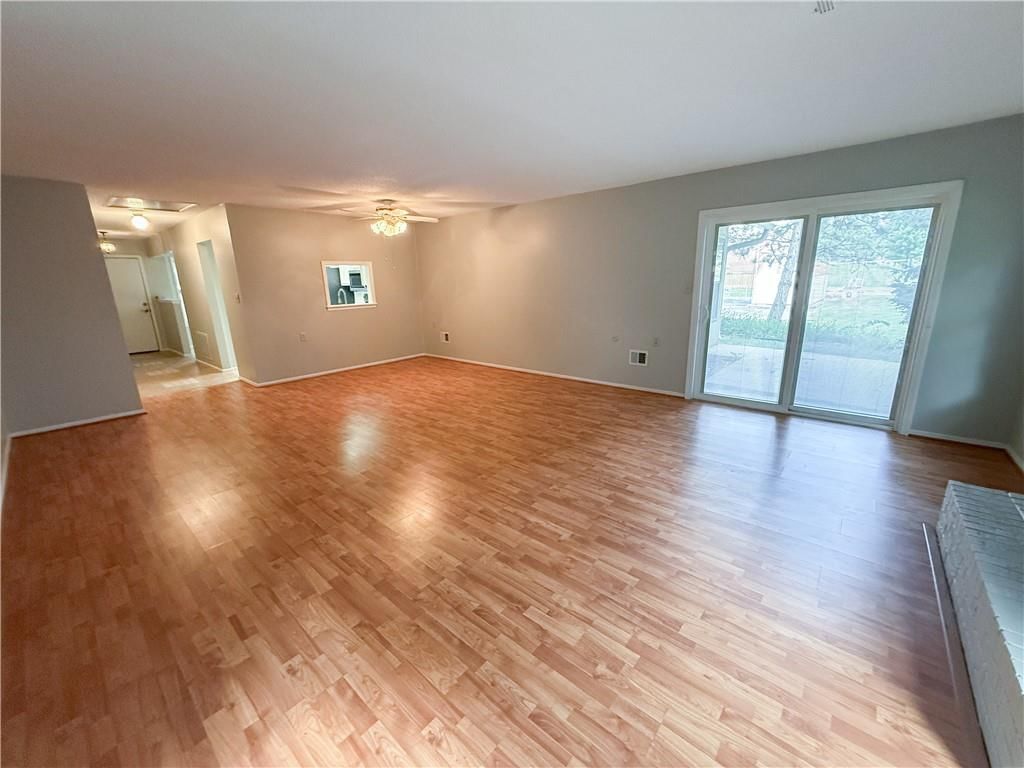 1303 W Stone Boulevard — photo 10