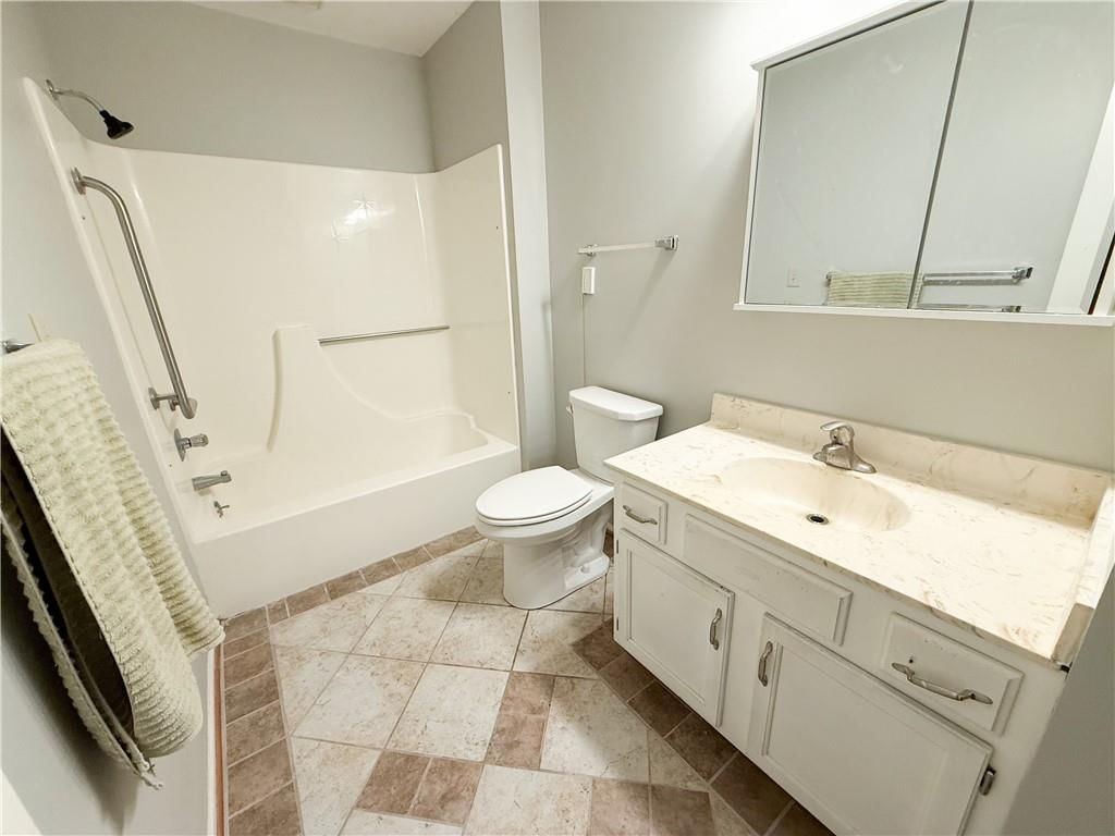 1303 W Stone Boulevard — photo 11