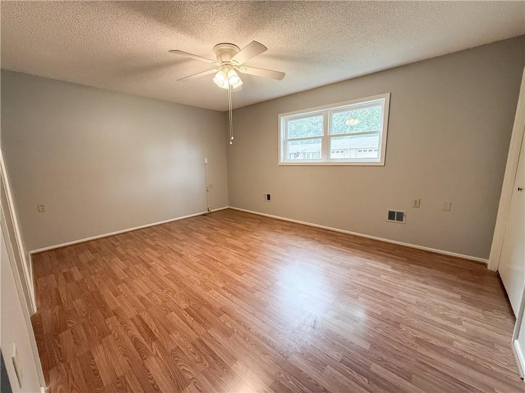 1303 W Stone Boulevard — photo 13