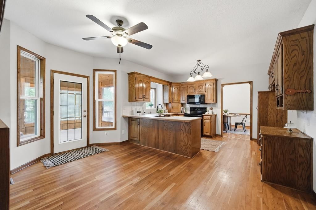 820 NE Adams Drive — photo 6
