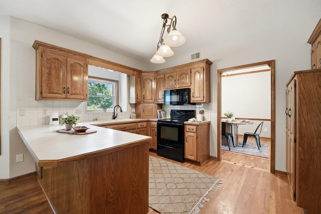 820 NE Adams Drive — photo 8