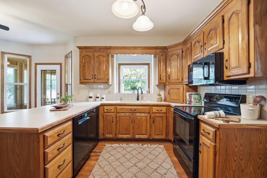 820 NE Adams Drive — photo 9