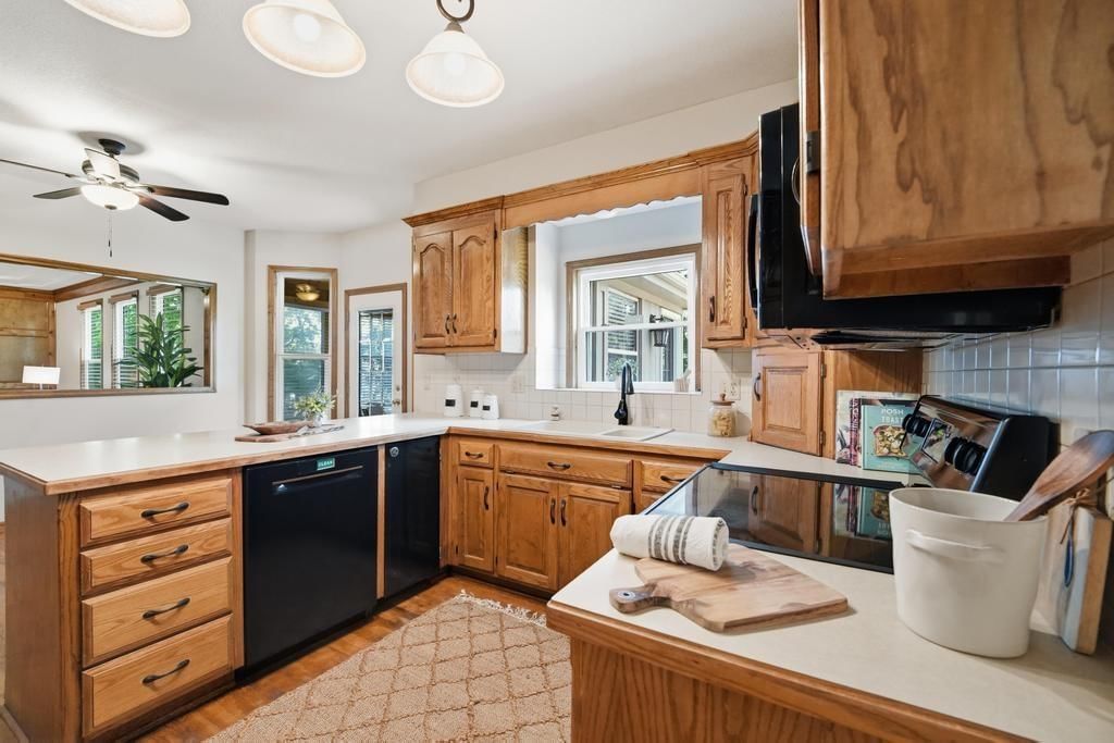 820 NE Adams Drive — photo 10