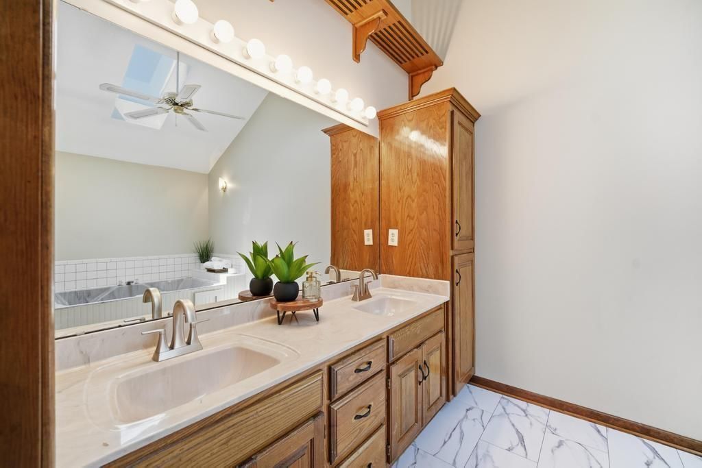 820 NE Adams Drive — photo 27