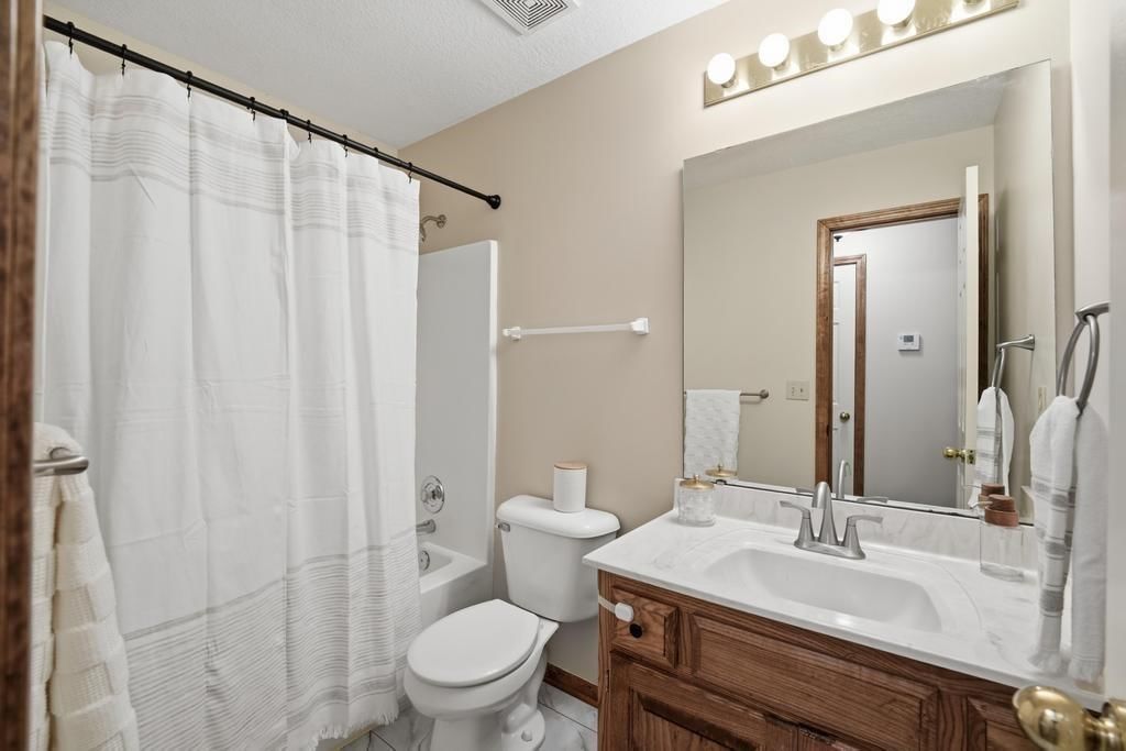 820 NE Adams Drive — photo 33