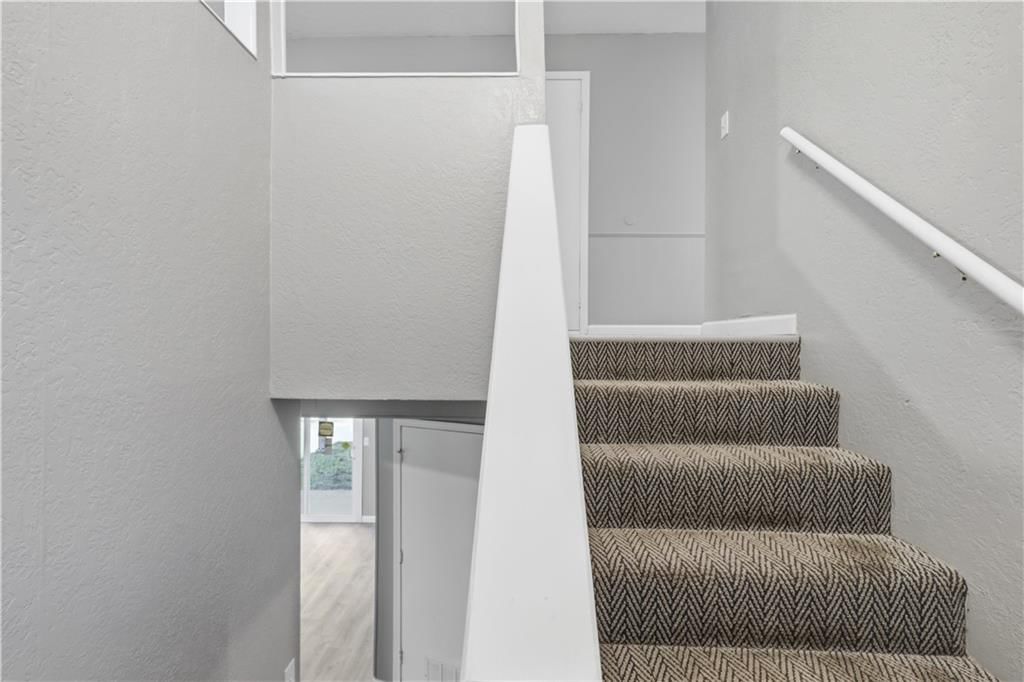 732 N Mohican Drive — photo 2