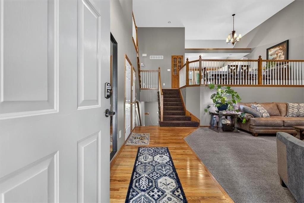 108 NE Gaslight Lane — photo 3