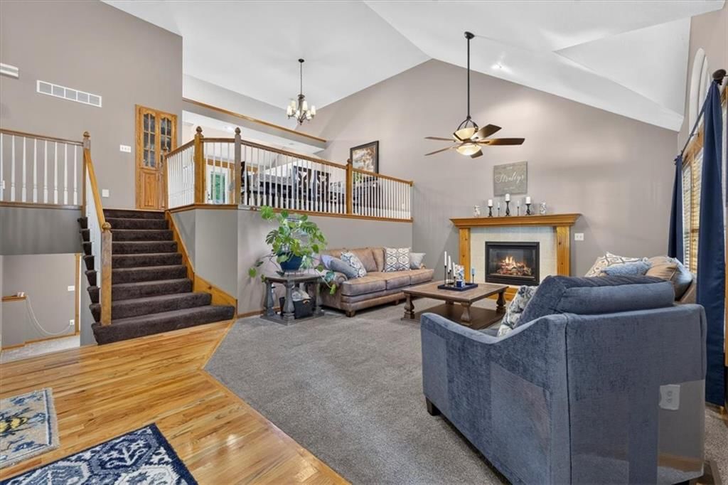 108 NE Gaslight Lane — photo 4