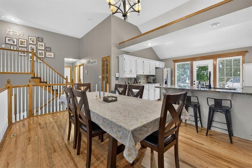108 NE Gaslight Lane — photo 9