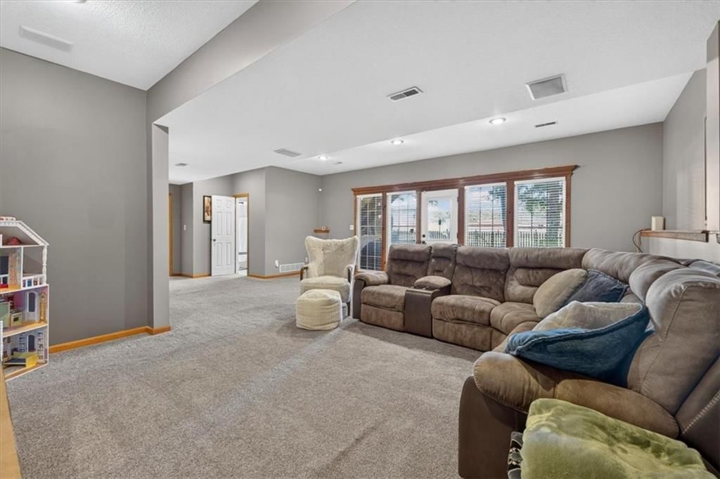 108 NE Gaslight Lane — photo 33