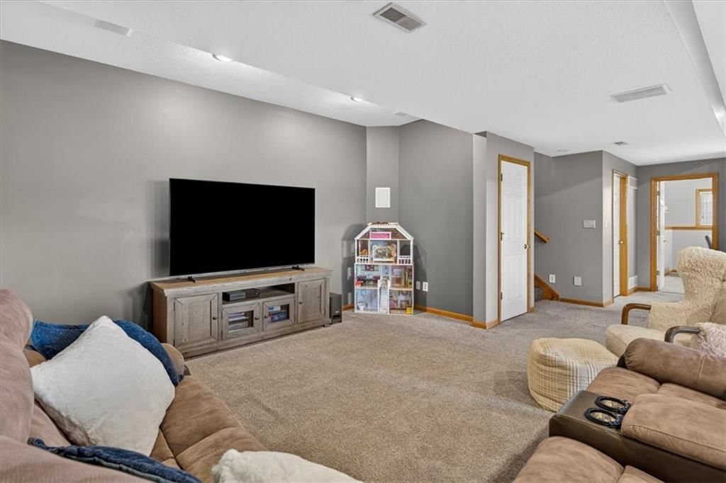 108 NE Gaslight Lane — photo 34