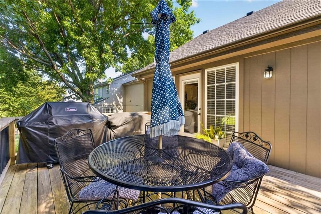 108 NE Gaslight Lane — photo 44