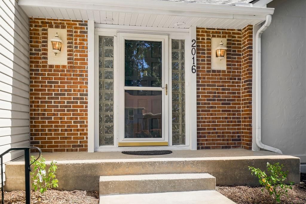 2016 E Sleepy Hollow Drive — photo 2