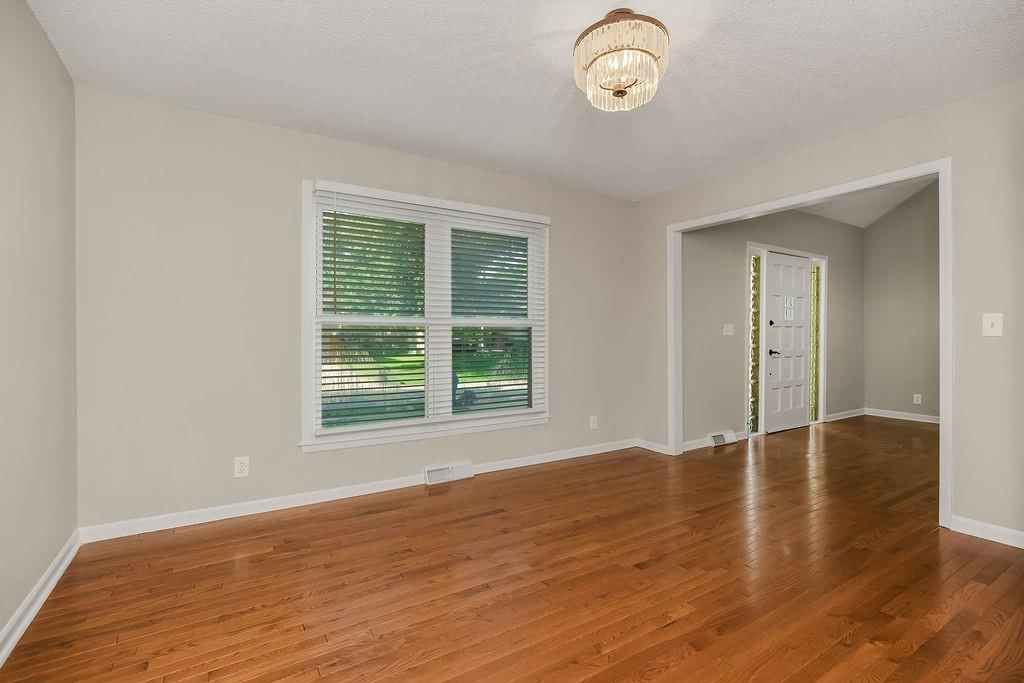 2016 E Sleepy Hollow Drive — photo 6