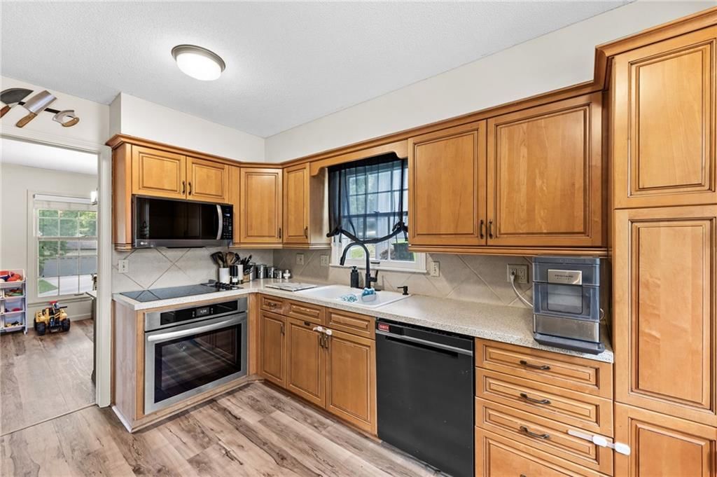 10112 W 65th Street — photo 15